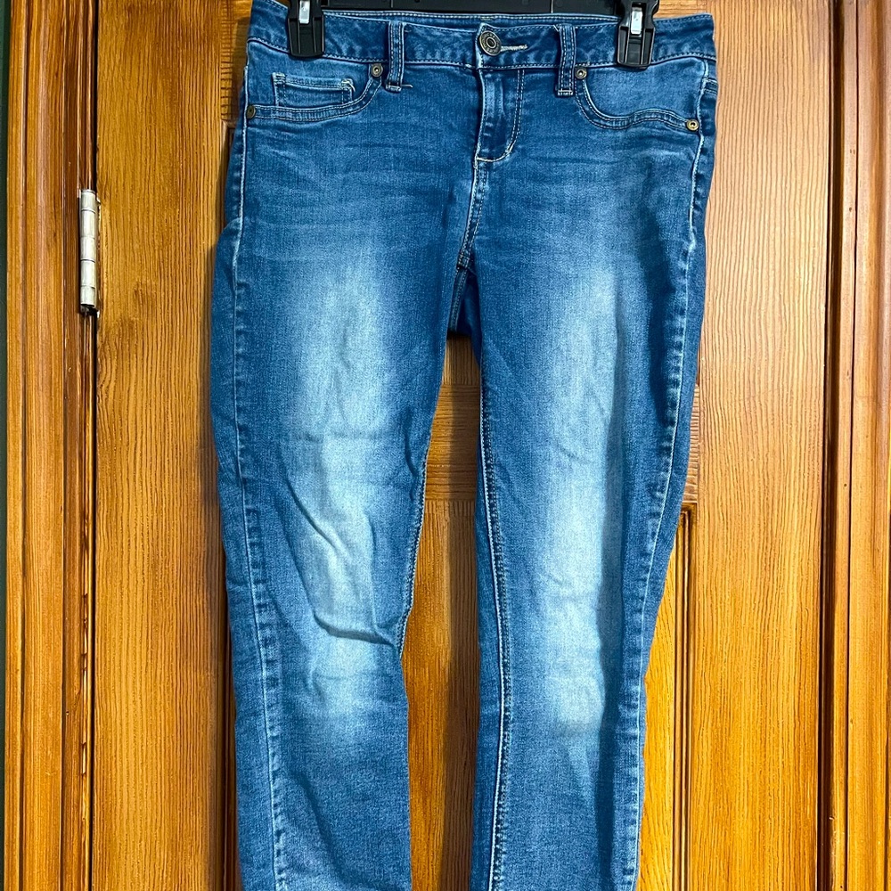 Maurices cropped ankle skinny jeans size small